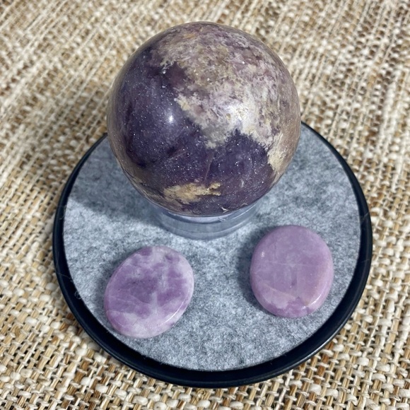 Lepidolite - Picture 3 of 3